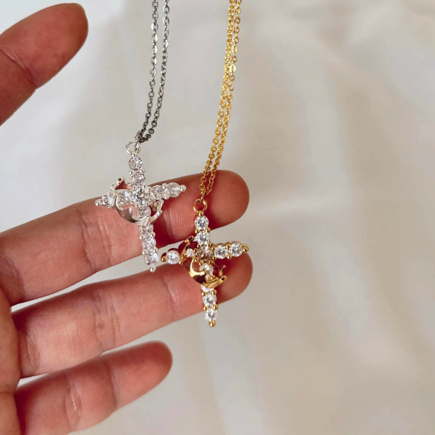 Collier - Croix Couronnée