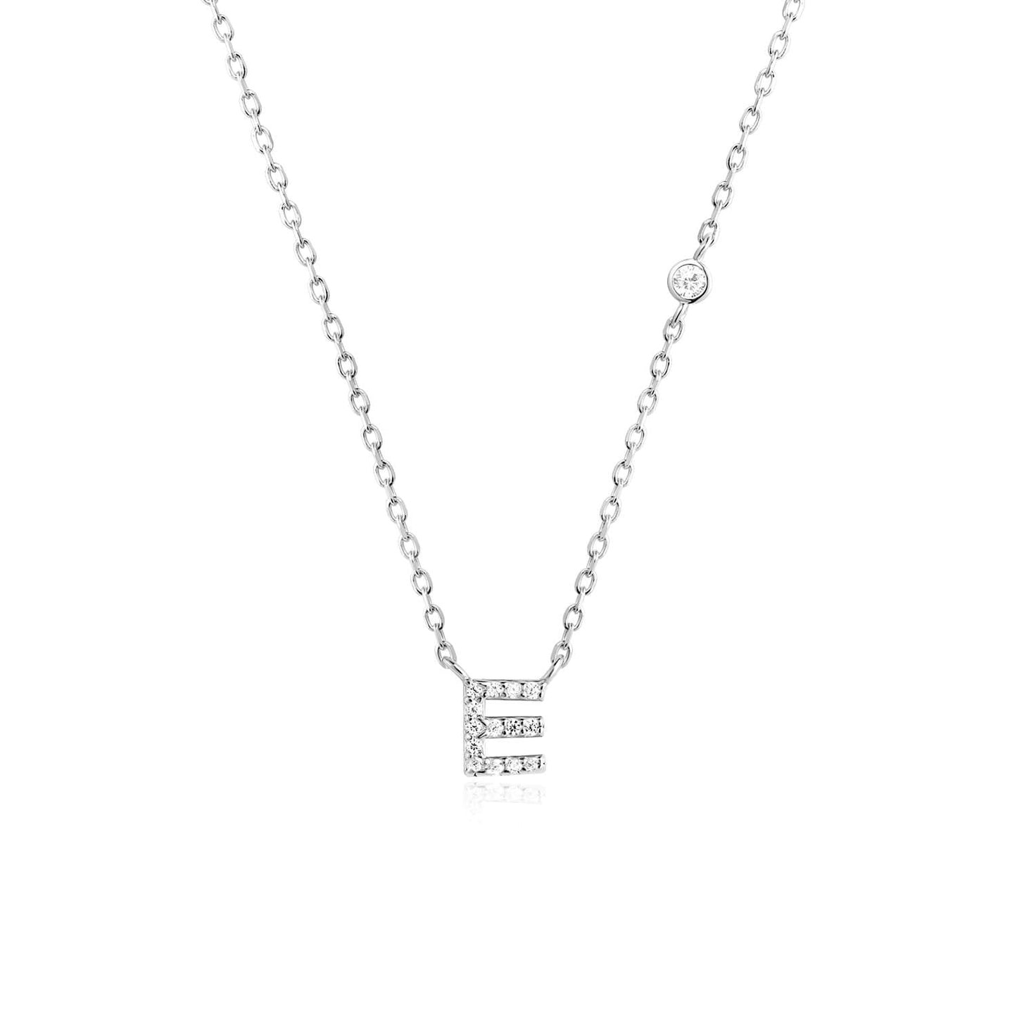 Collar colgante en letras inspirado en la piedra encantadora