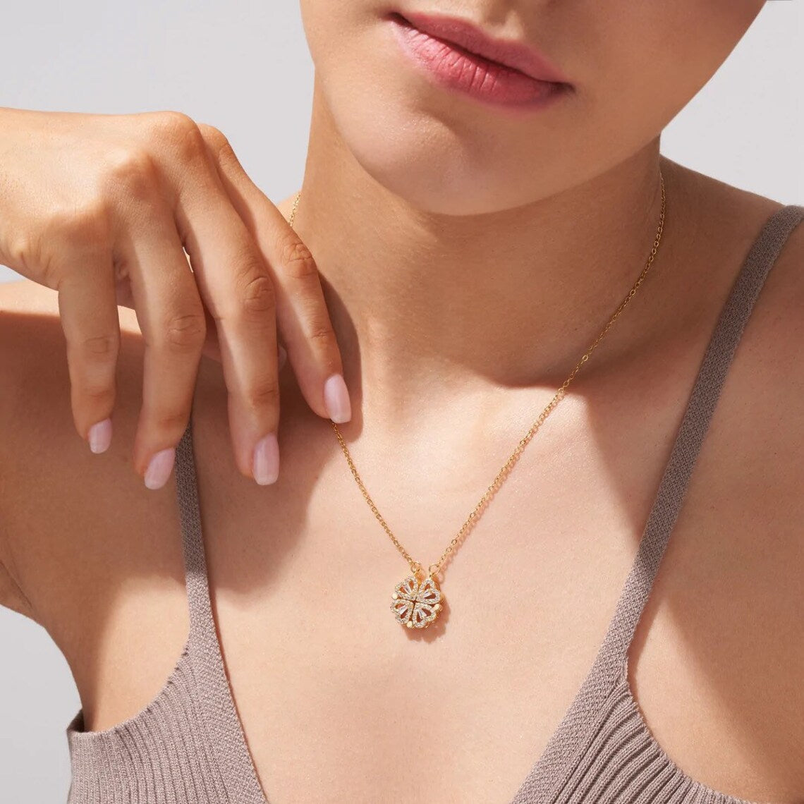Coffret Pomme Rose Éternelle & Collier - "Cœur Porte-Bonheur"